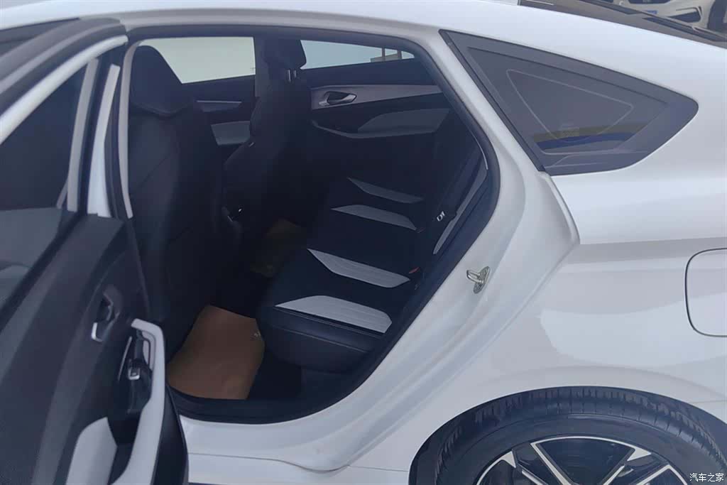 Geely Binray, 2023 11