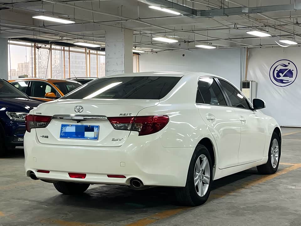 Toyota Reiz