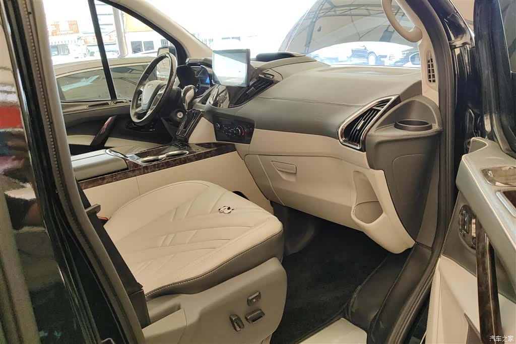 Ford Tourneo, 2023 8