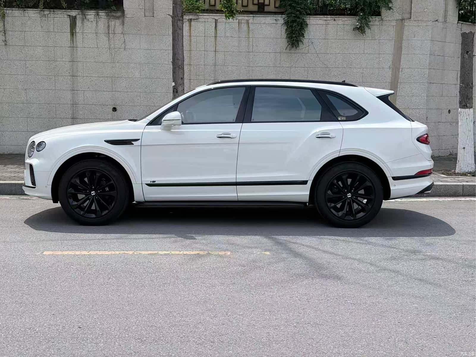 Bentley Bentayga, 2022 16