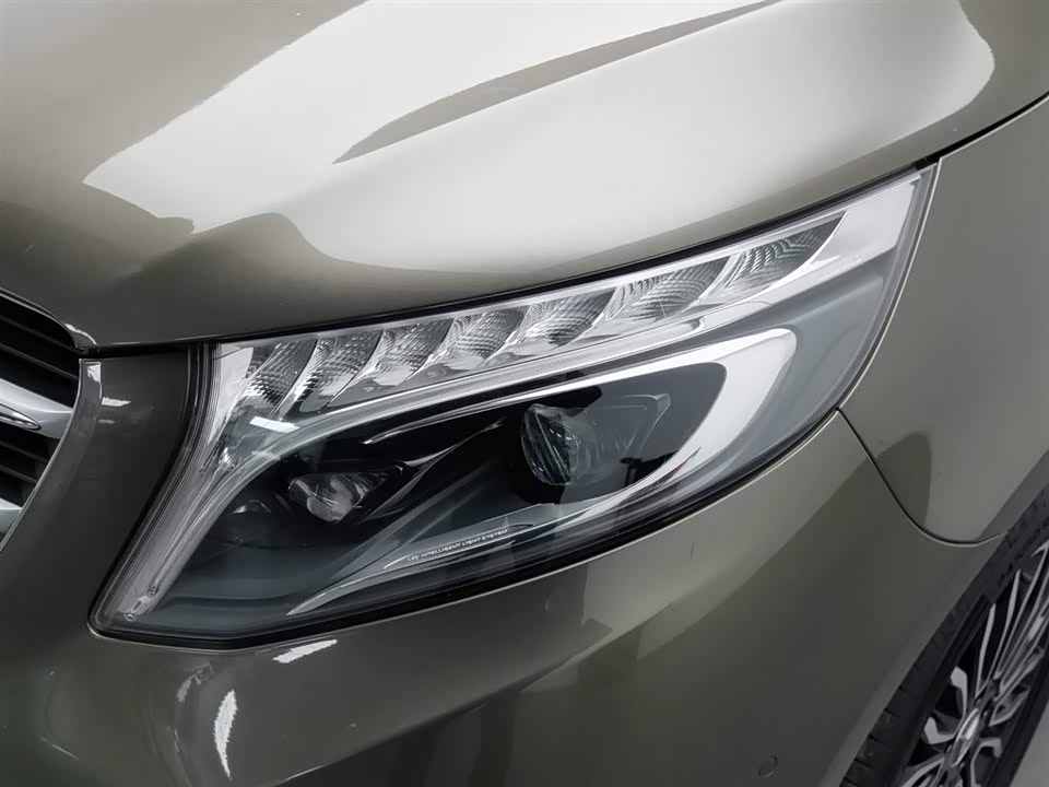 Mercedes-Benz V-class