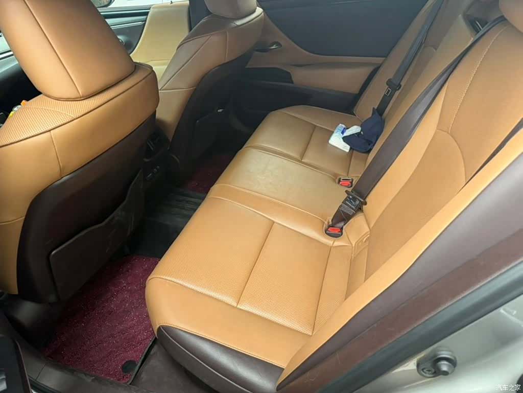 Lexus ES, 2018 9
