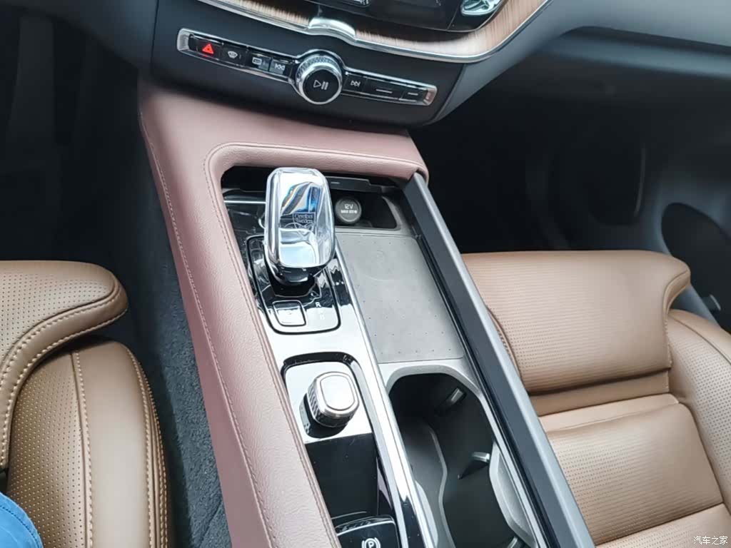 Volvo XC60, 2023 10
