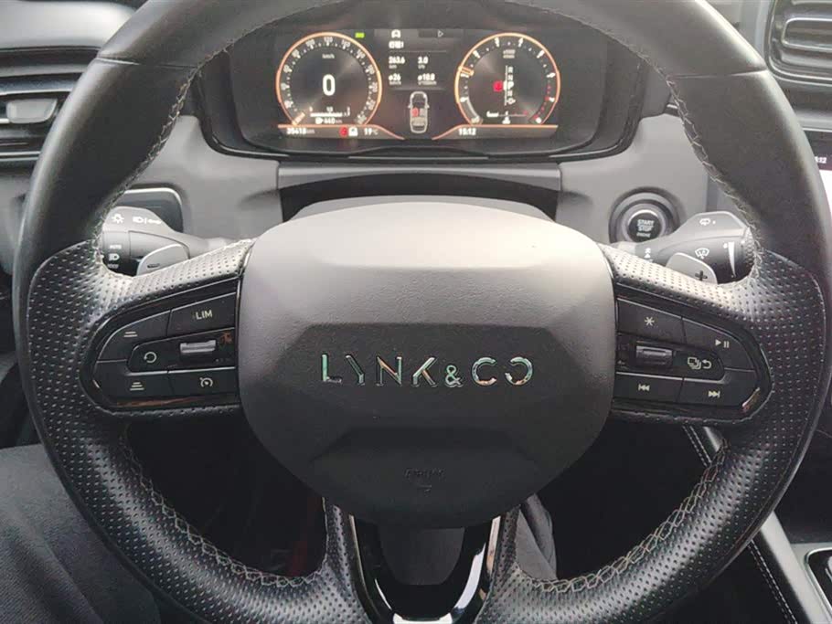 Lynk & Co 03