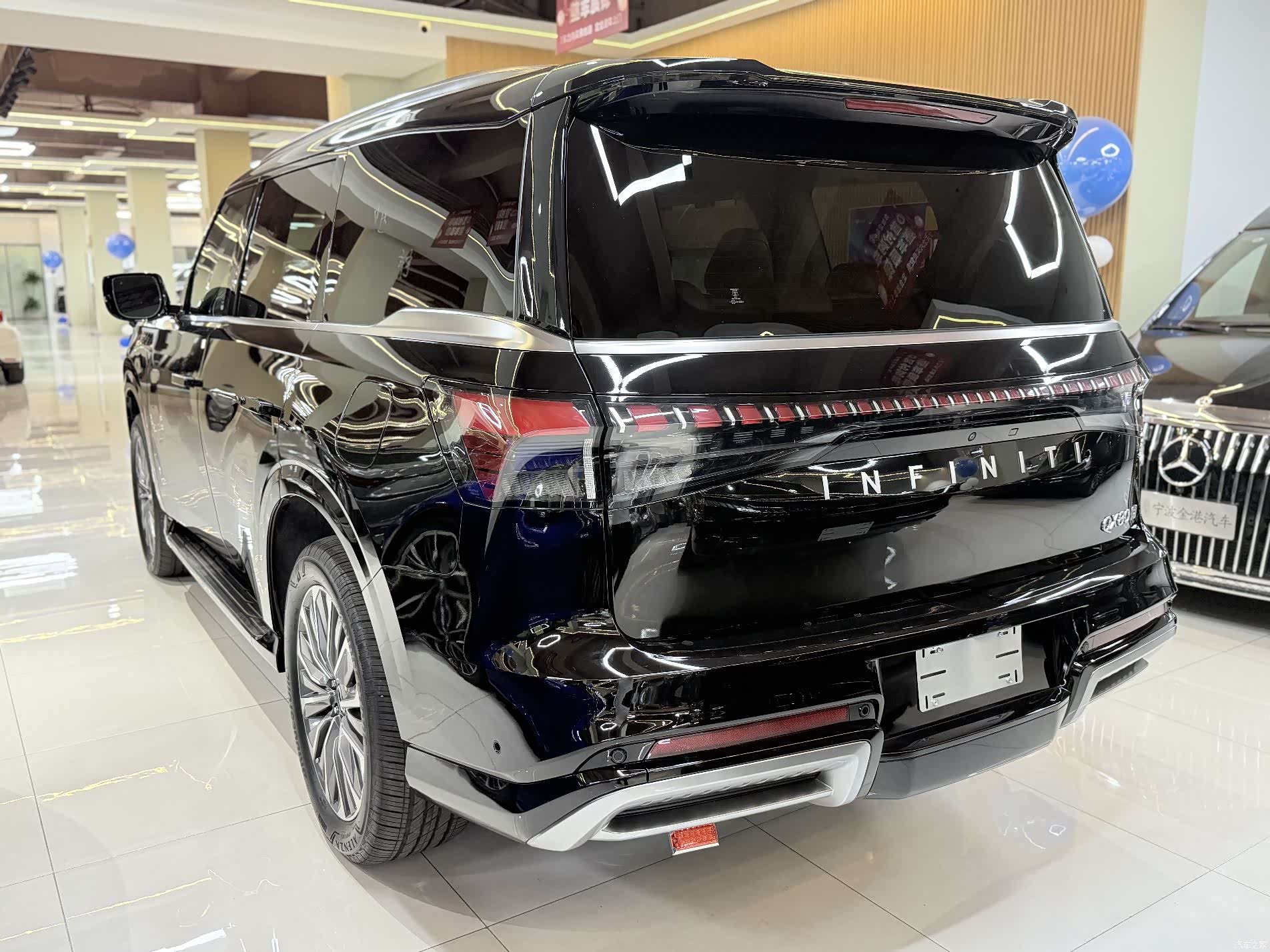 Infiniti QX80, 2025 7
