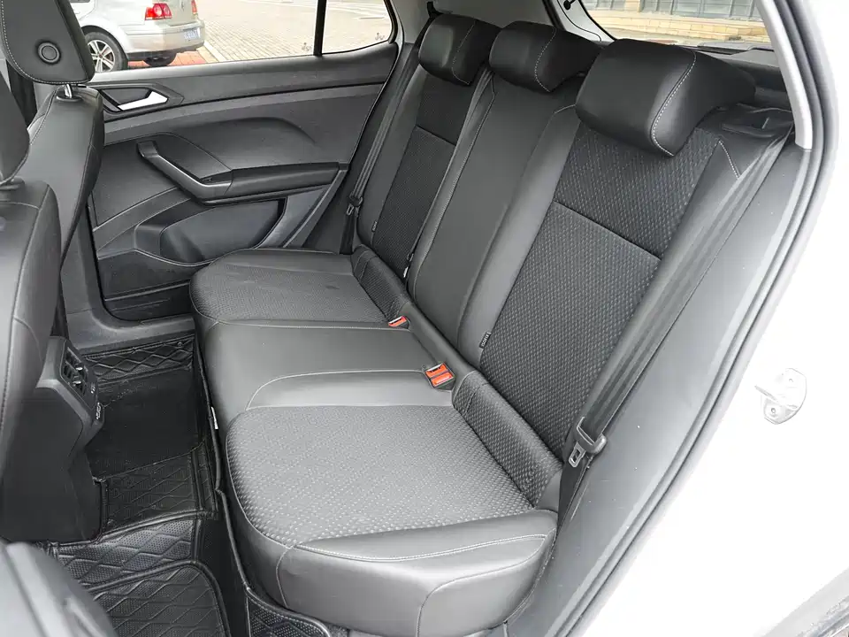 Volkswagen Exploring the shadow