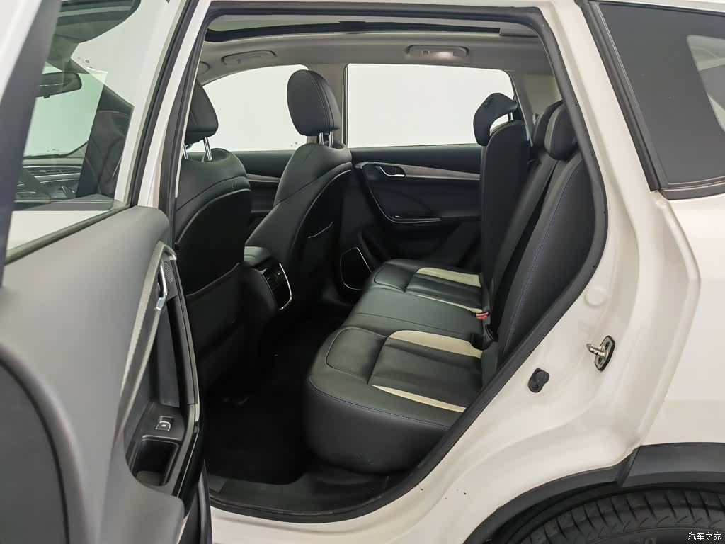 DongFeng AX7, 2019 15