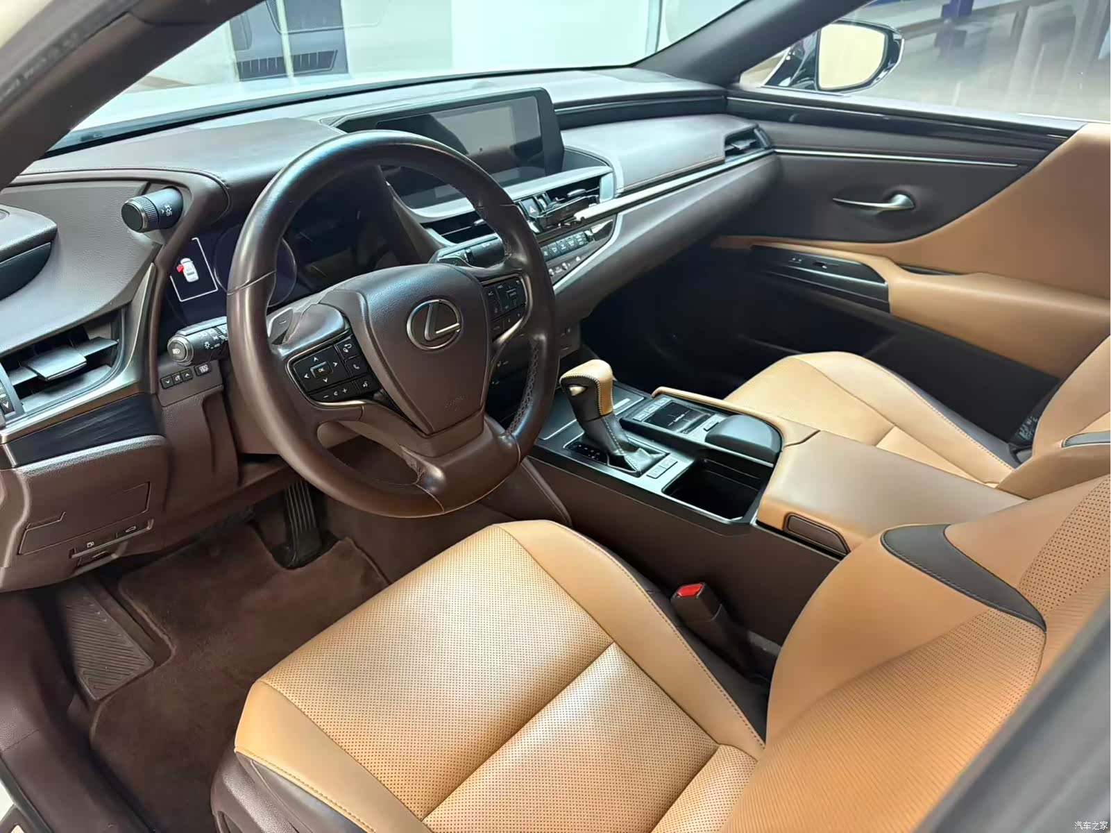 Lexus ES, 2021 10