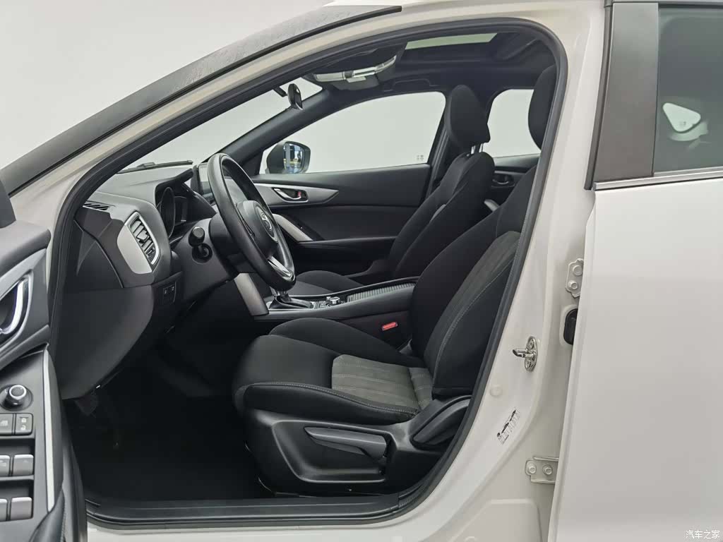 Mazda CX-4, 2019 10