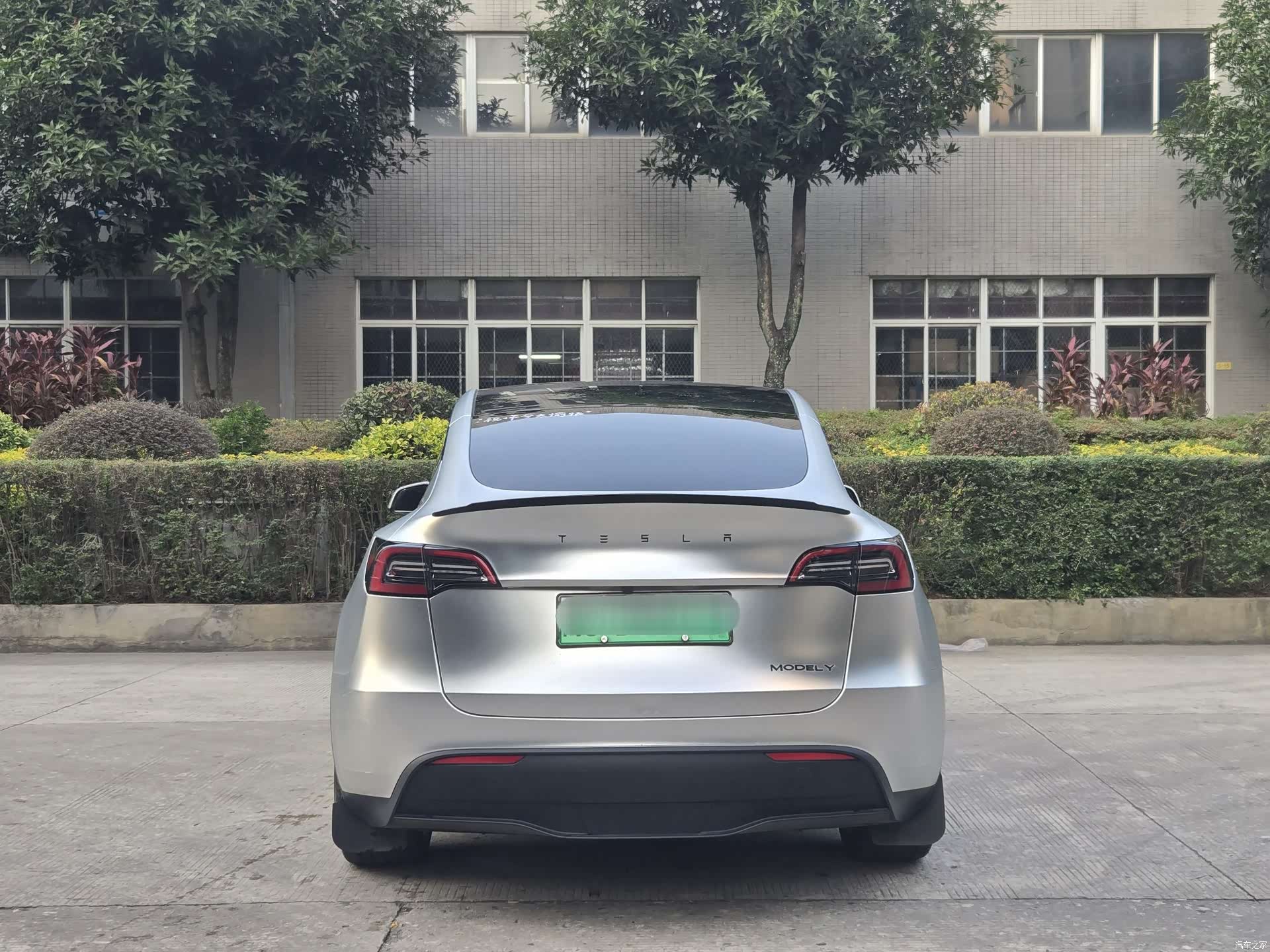 Tesla Model Y, 2025 все фото