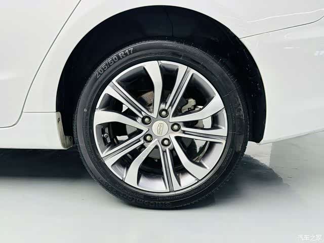 Geely Emgrand, 2018 13