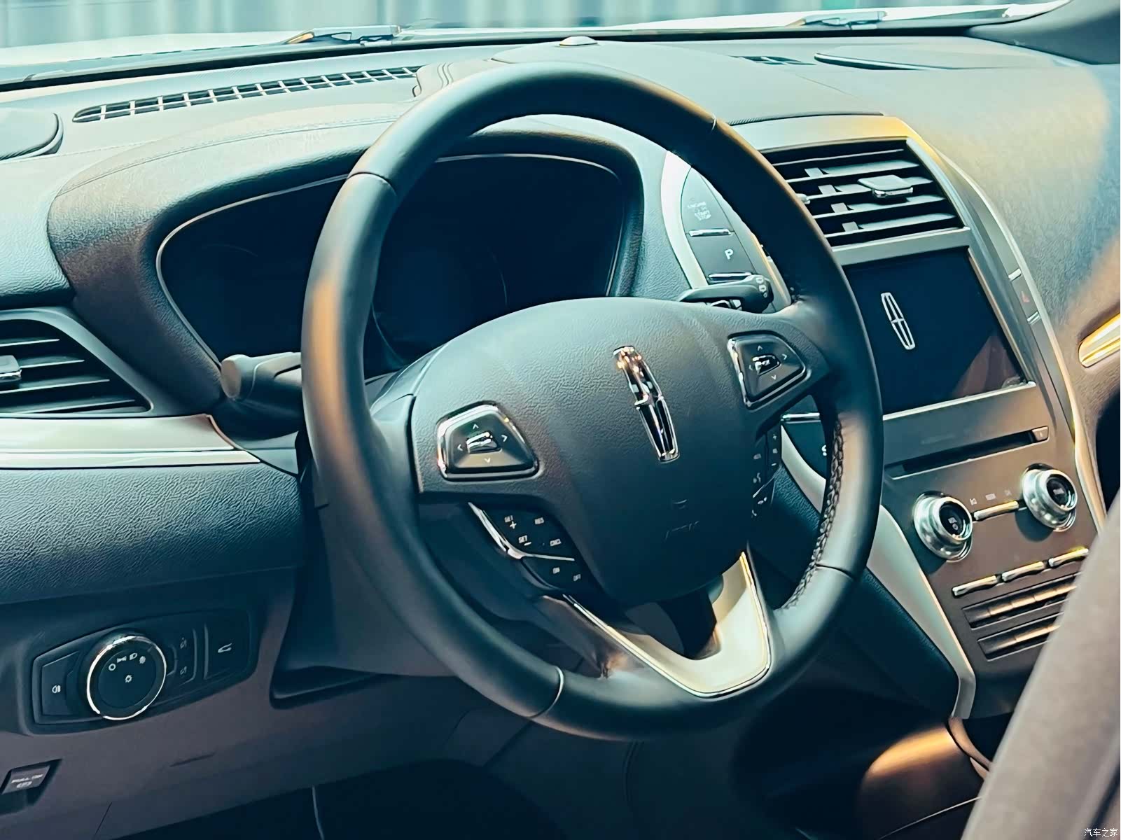 Lincoln MKC, 2015 15