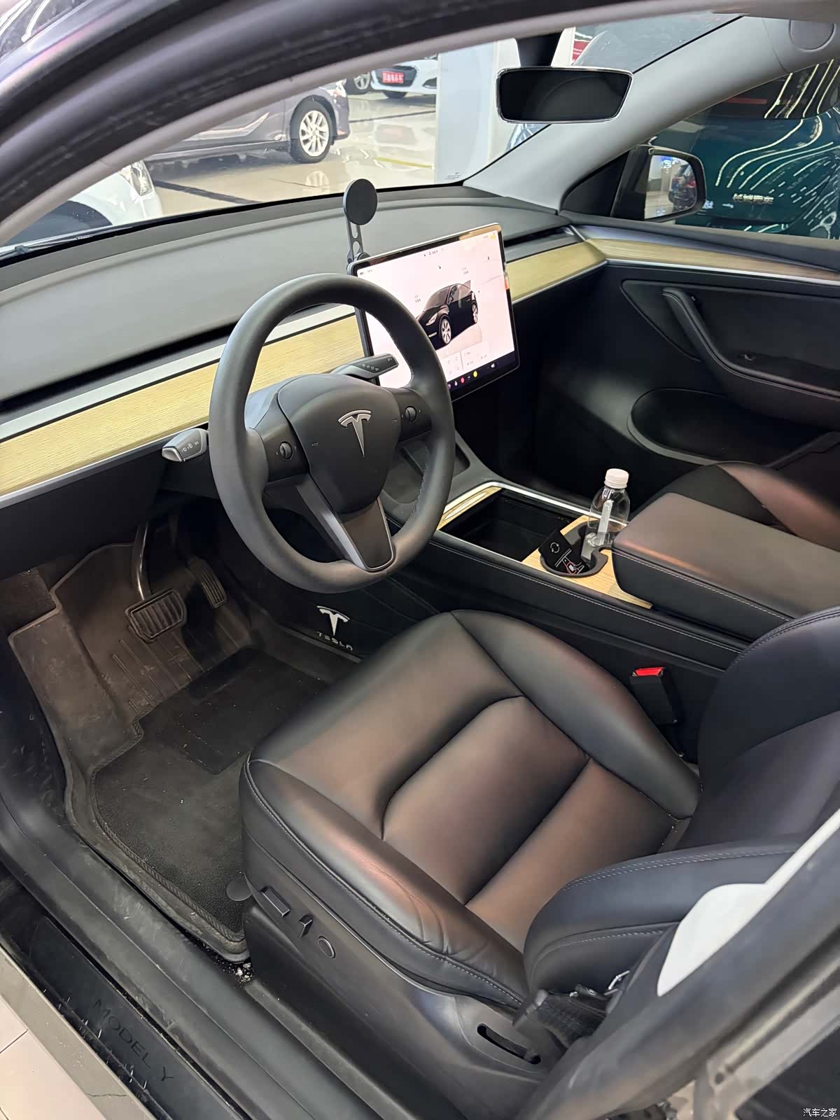 Tesla Model Y, 2023 3