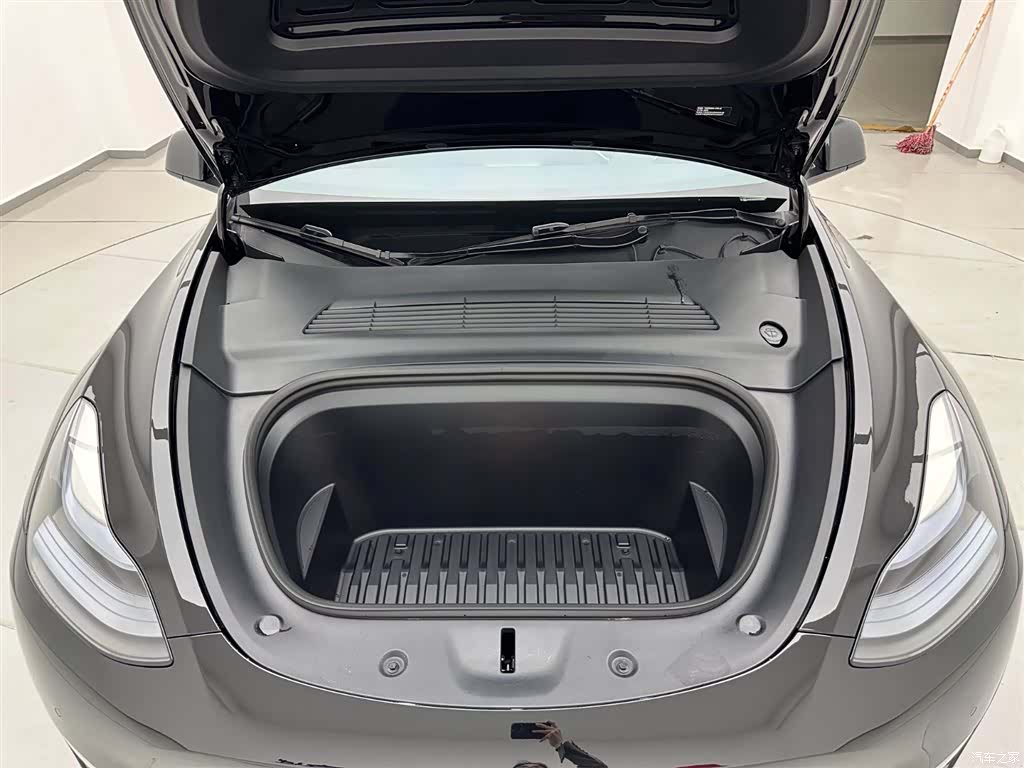 Tesla Model Y, 2024 24