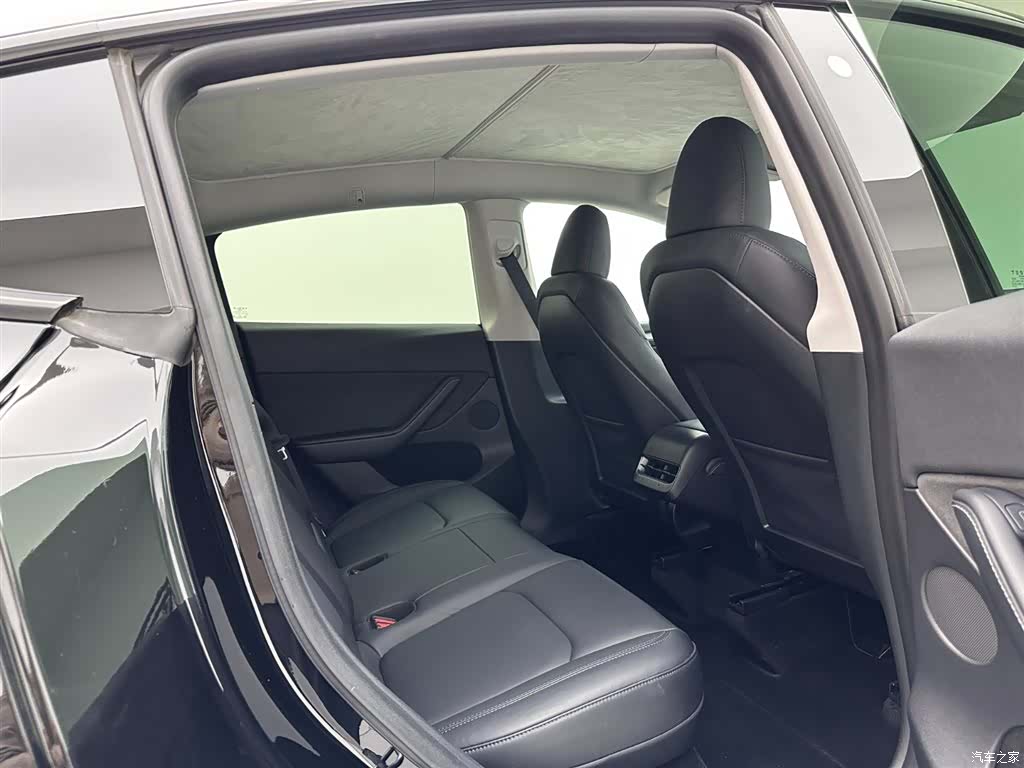 Tesla Model Y, 2024 20