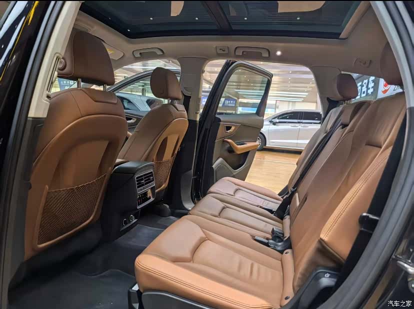 Audi Q7, 2020 все фото