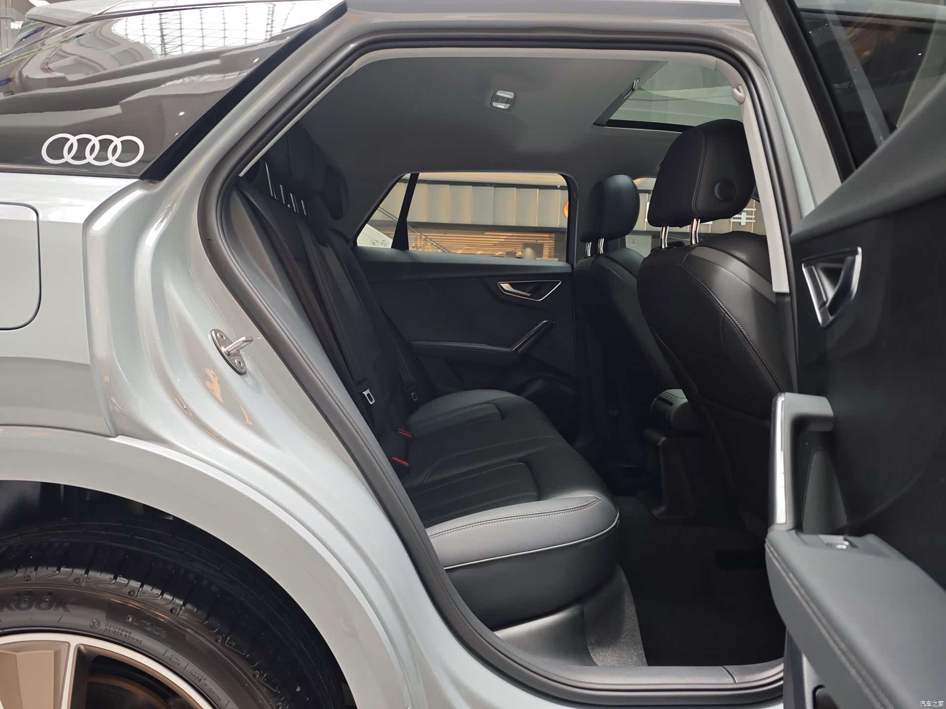 Audi Q2L, 2024 13