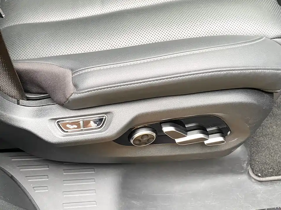 AITO Ask the world M7