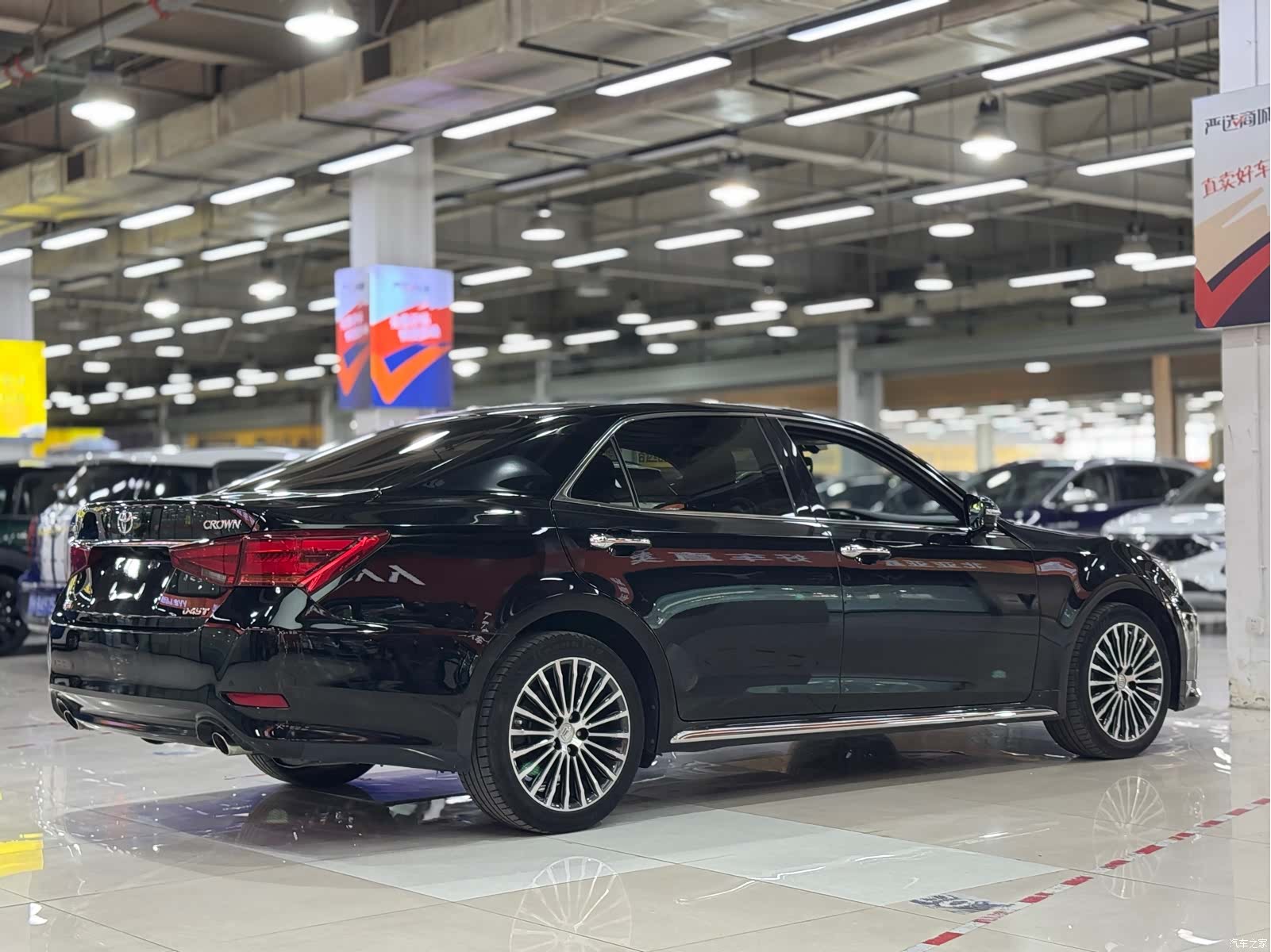Toyota Crown, 2019 все фото