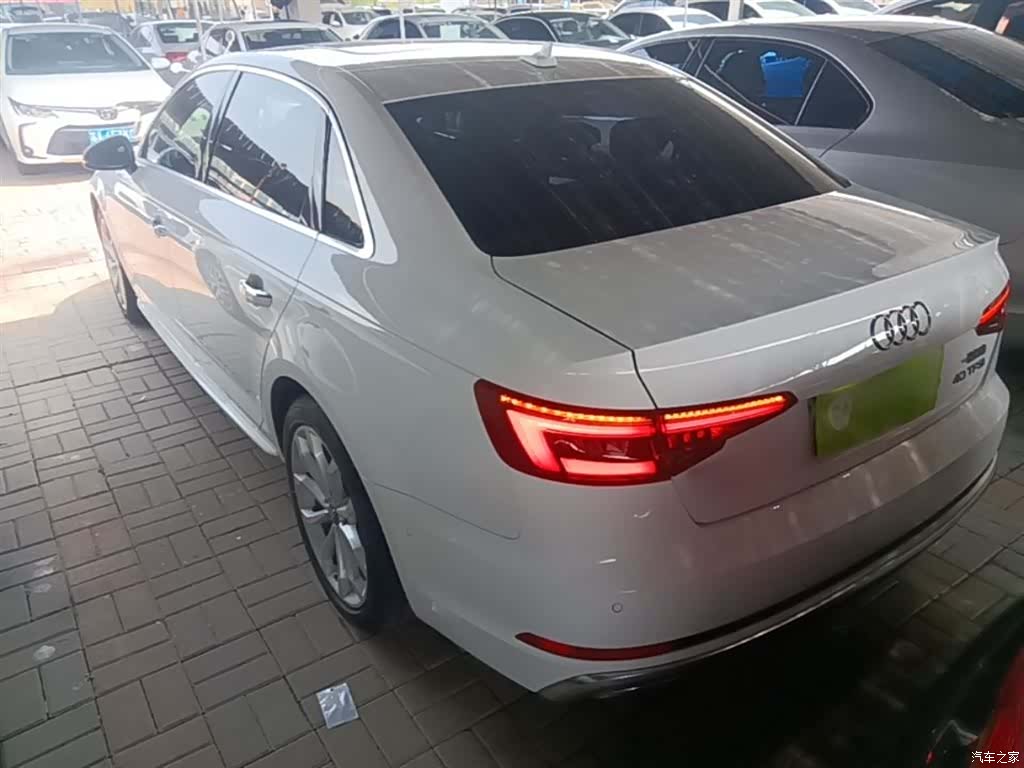 Audi A4L, 2019 все фото