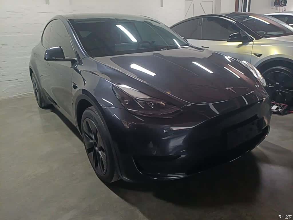 Tesla Model Y, 2025 4