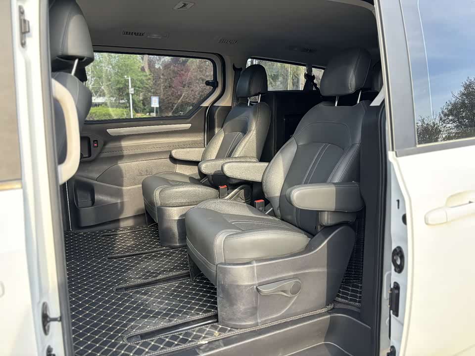 MAXUS Chase G10 MAXUS Chase G10