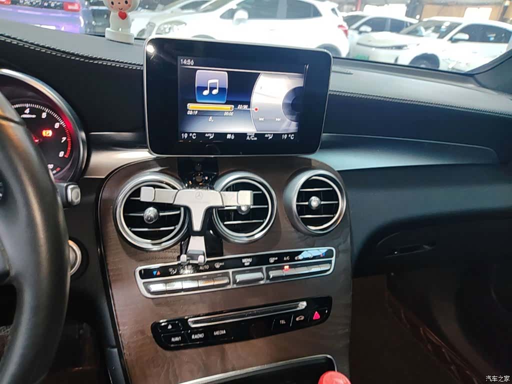 Mercedes-Benz GLC, 2016 13