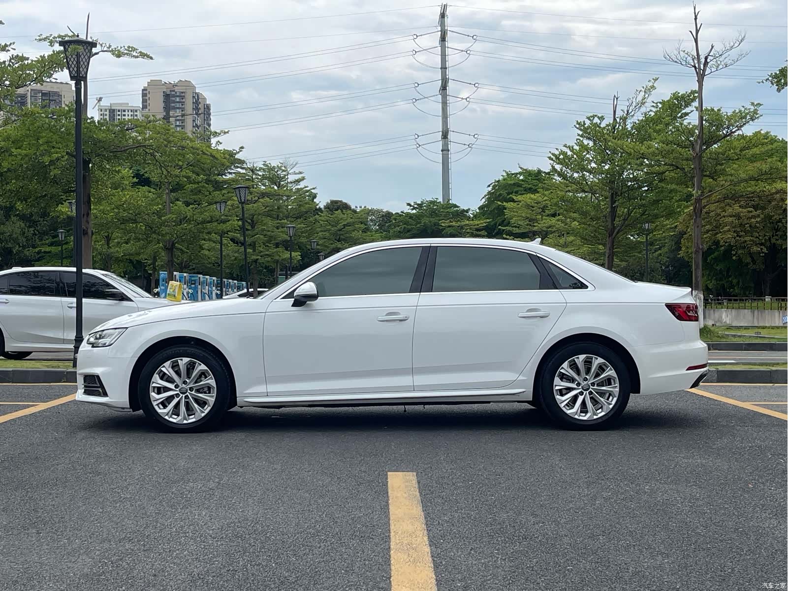 Audi A4L, 2019 7