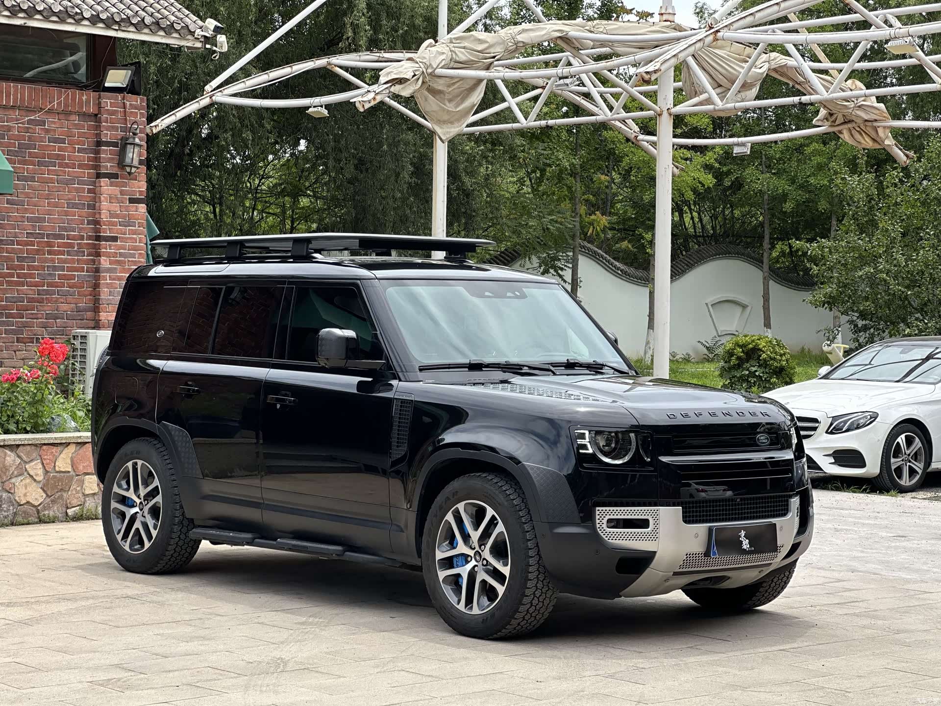 Land Rover Defender, 2021 3