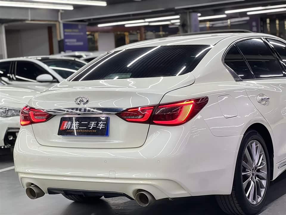 Infiniti Q50L