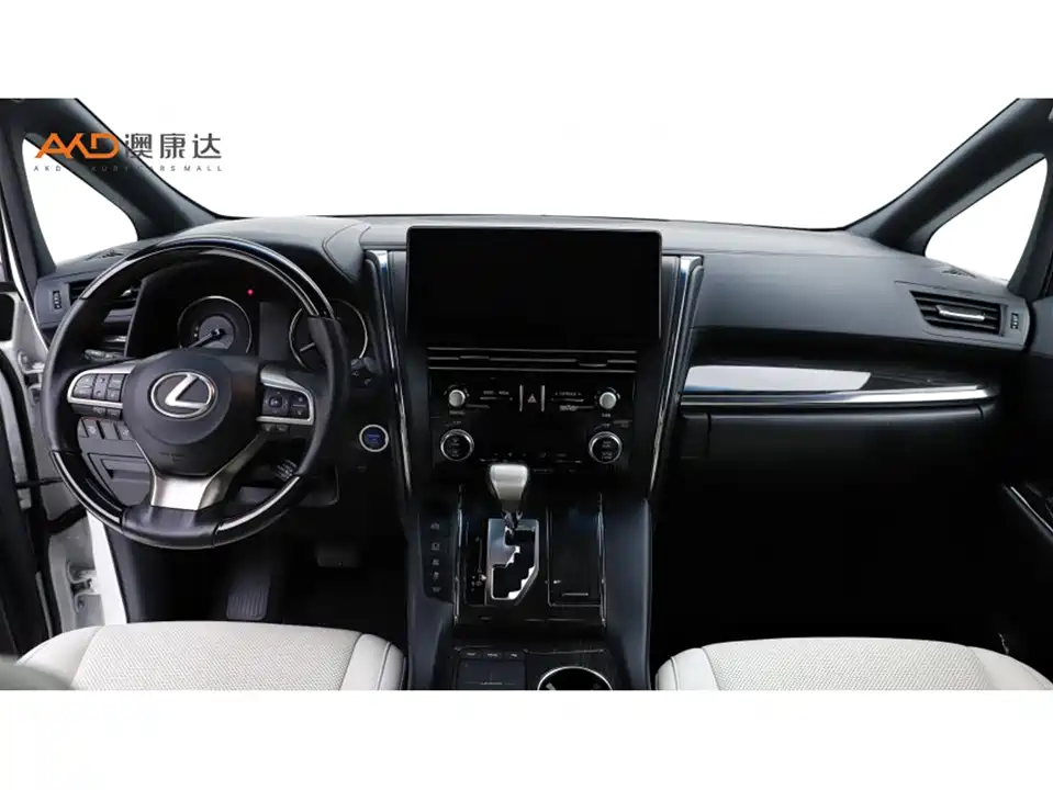 Lexus LM