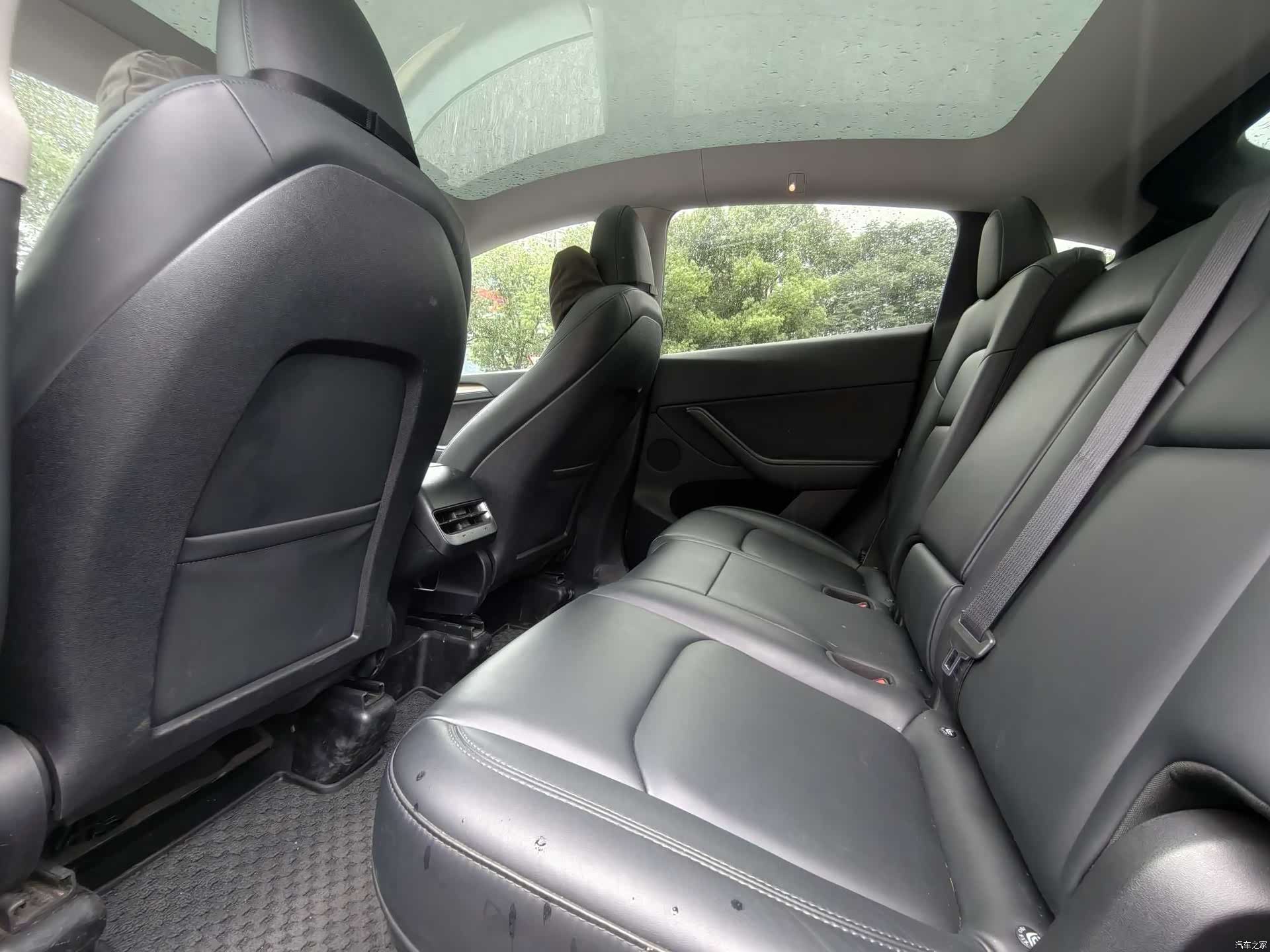 Tesla Model Y, 2023 10