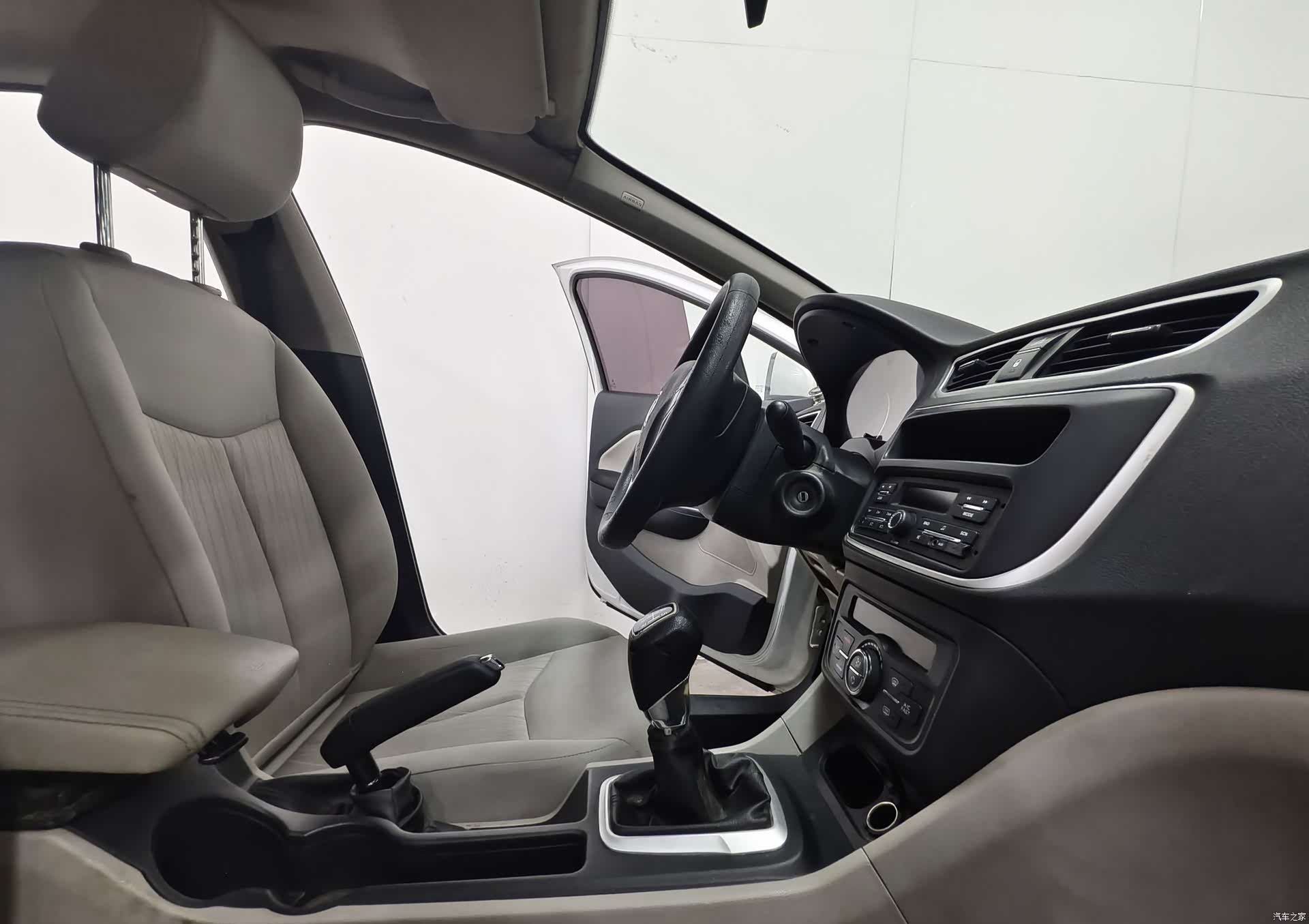 DongFeng L60, 2017 15