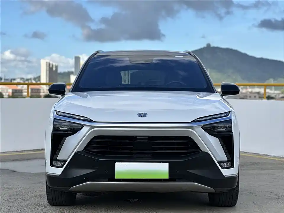 NIO ES8