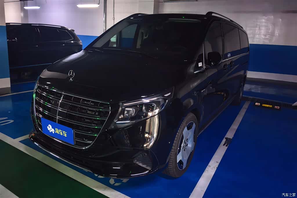 Mercedes-Benz V-Class, 2025 1