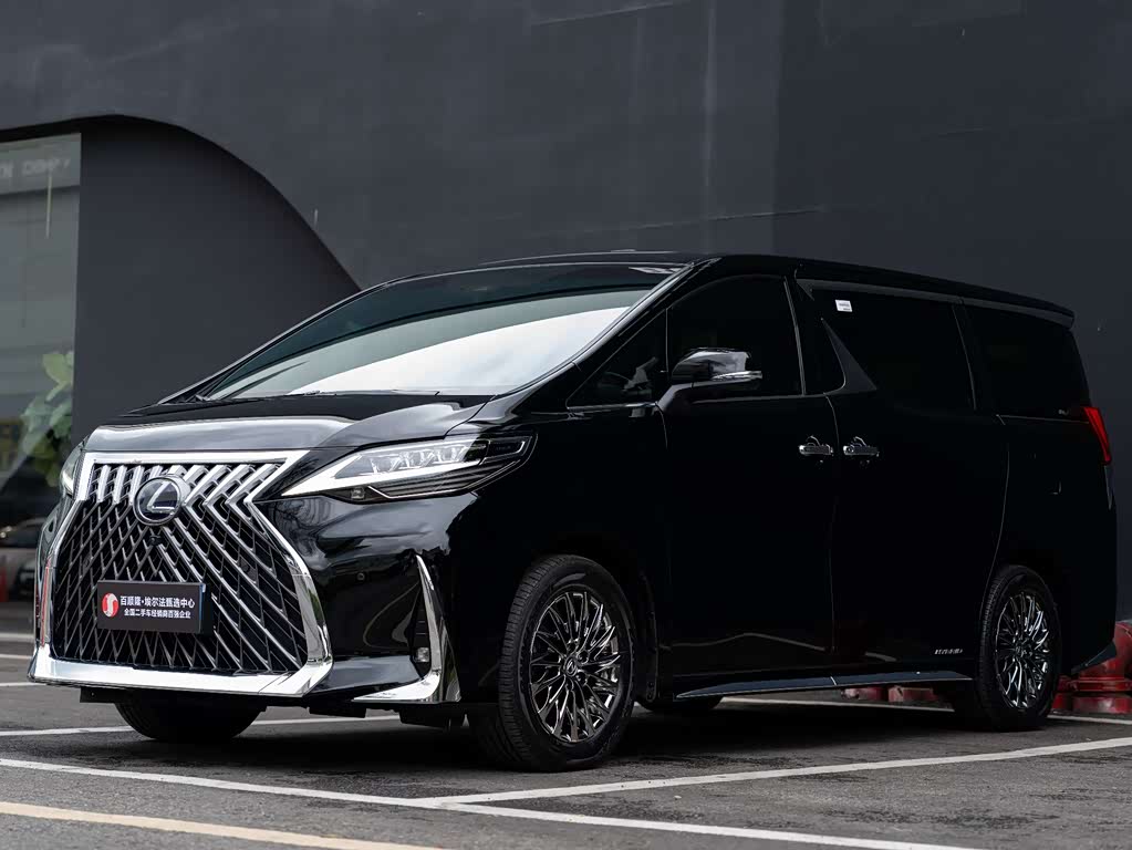 Lexus LM