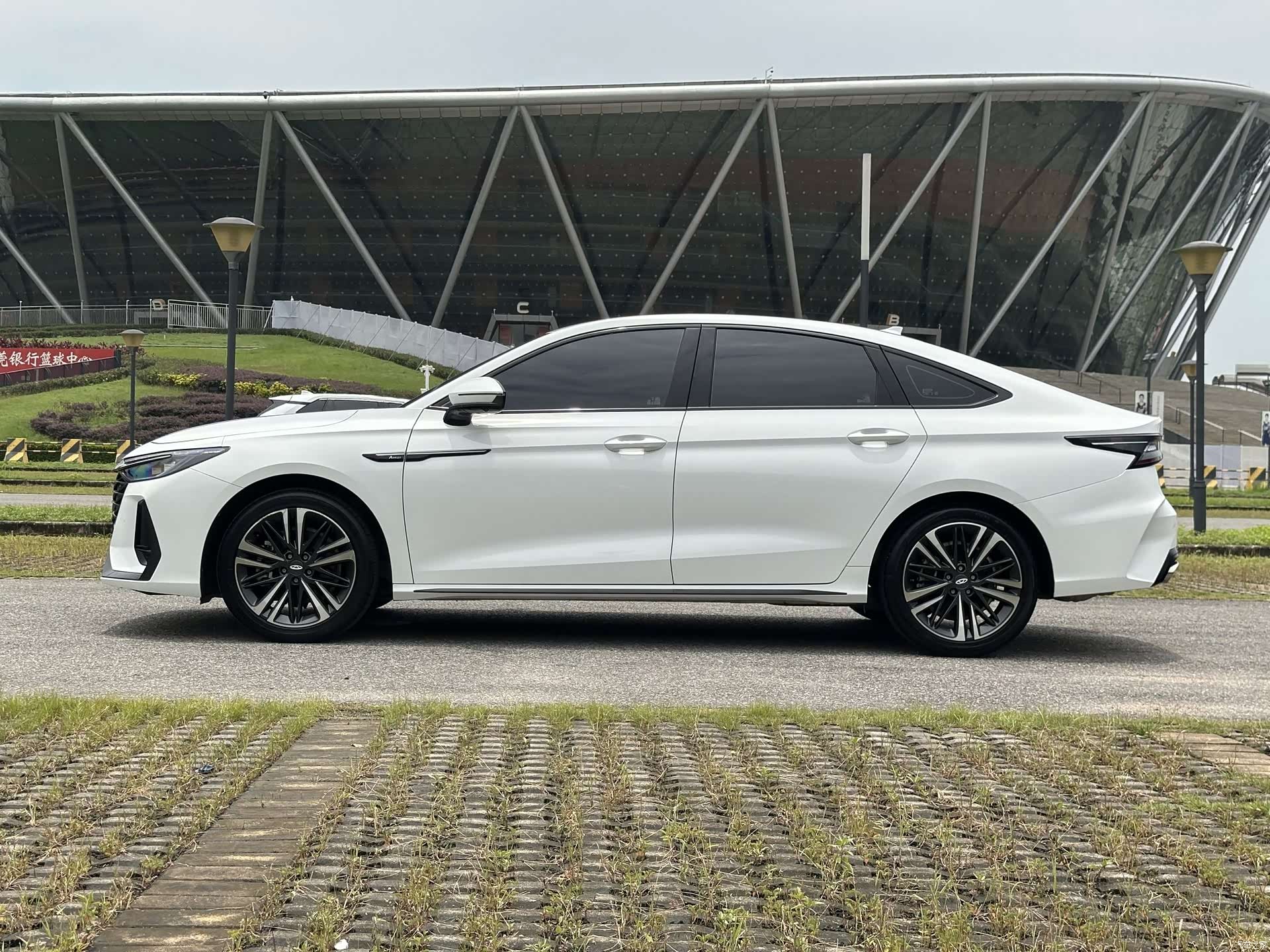 Chery Arrizo 8, 2023 все фото