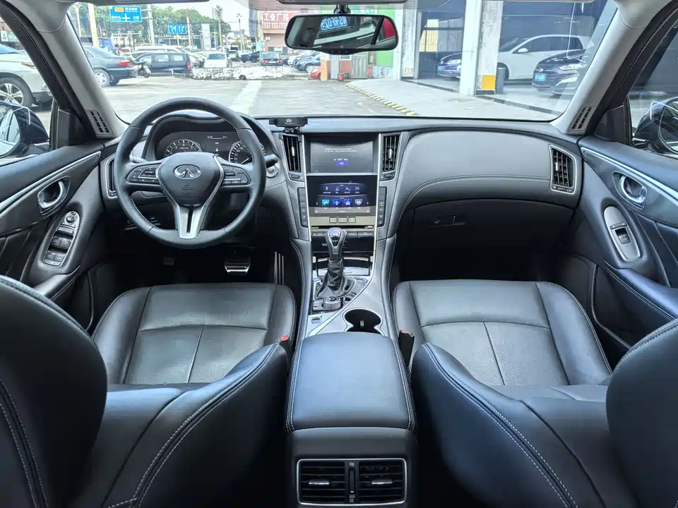 Infiniti Q50L