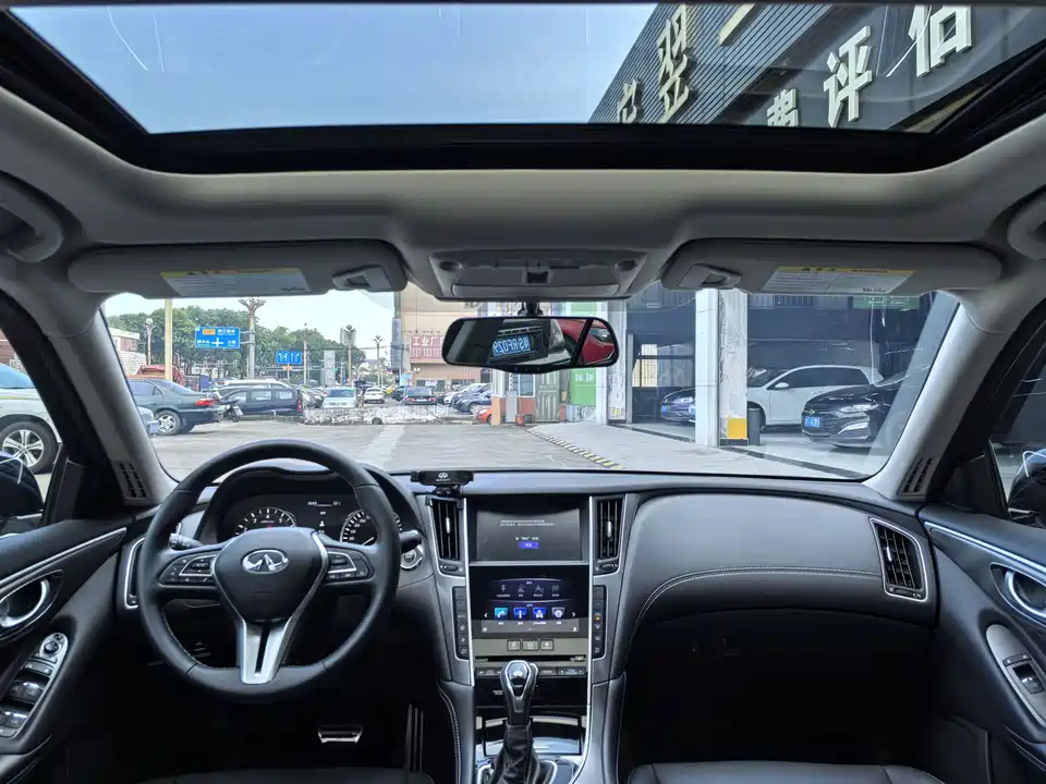 Infiniti Q50L