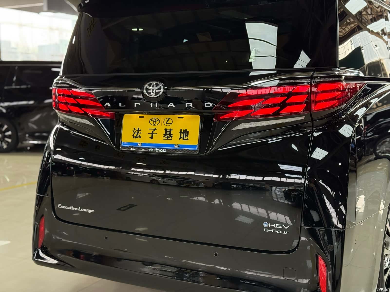Toyota Alphard, 2023 24