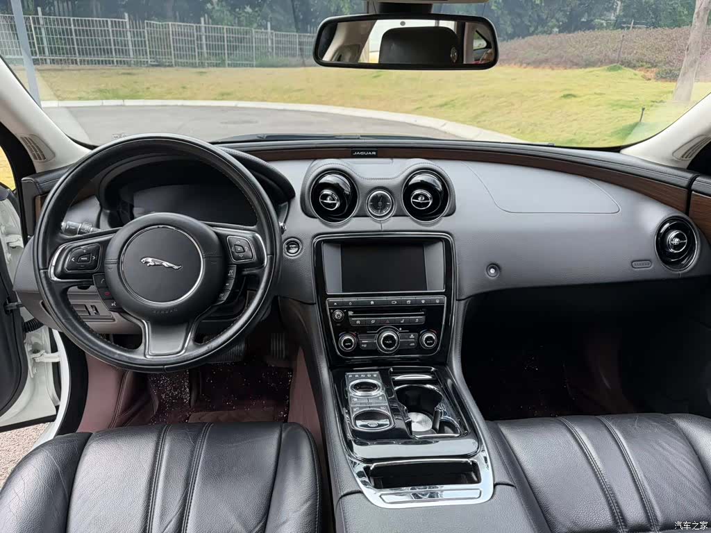 Jaguar XJ, 2016 8