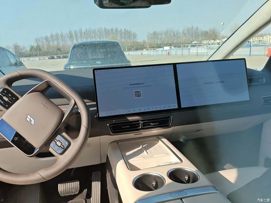 Li Auto MEGA, 2024 3