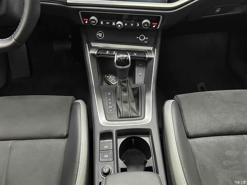 Audi Q3, 2022 все фото