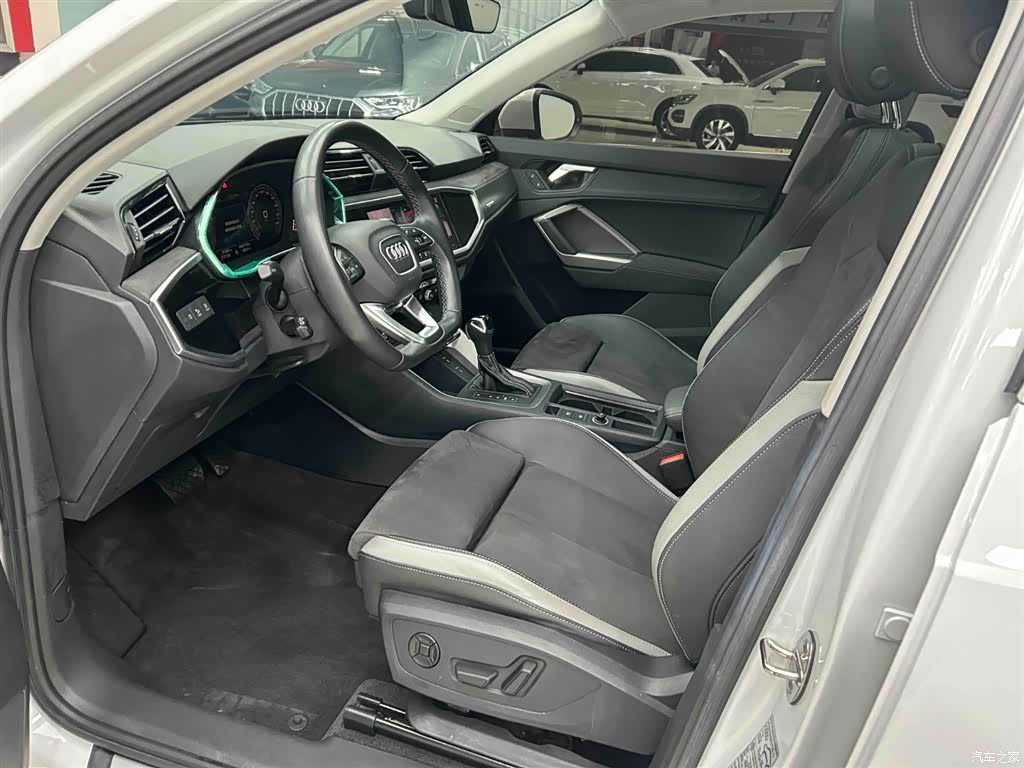 Audi Q3, 2022 11