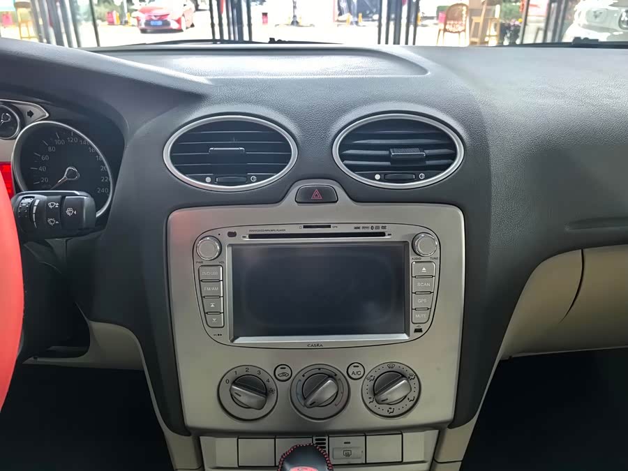 Ford Focus 2011, фото 13
