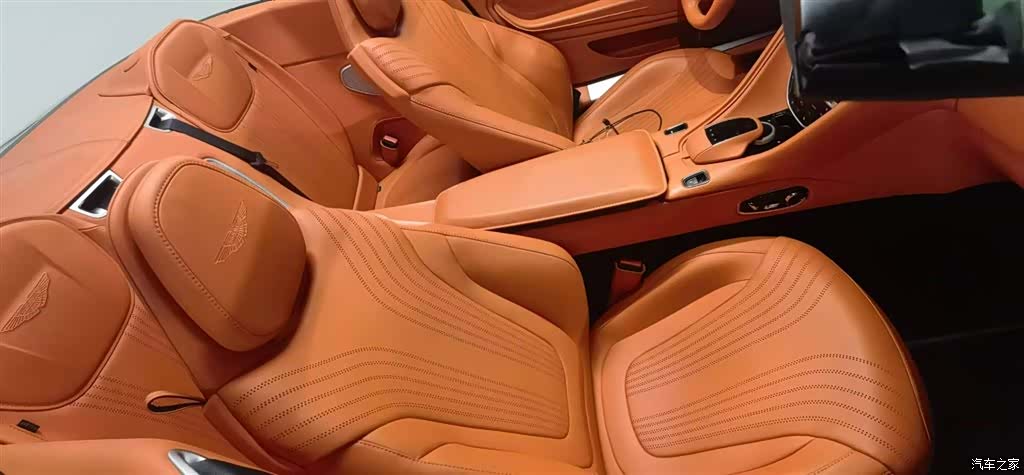 Aston Martin DB11, 2021 14