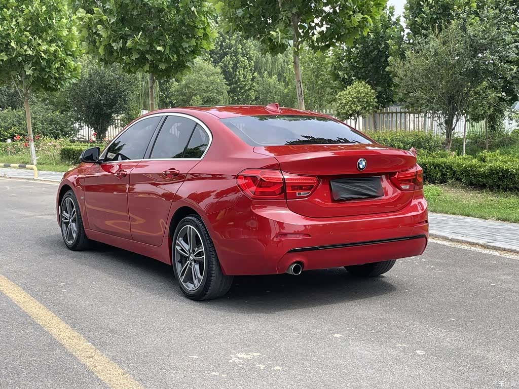 BMW 1 Series, 2018 все фото