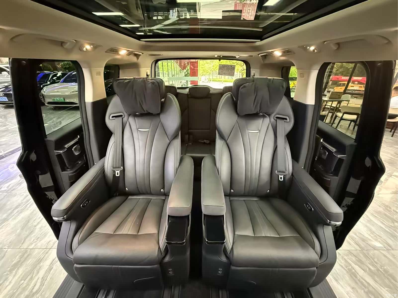 Hongqi HQ9, 2024 10