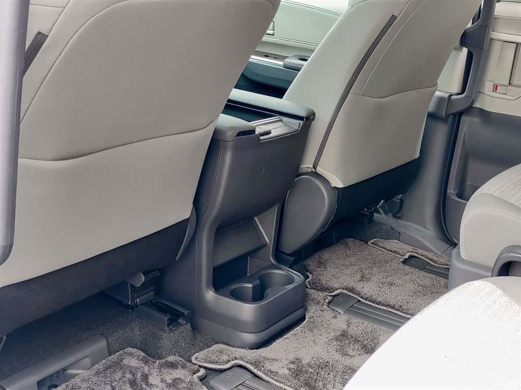 Toyota Sienna, 2024 9