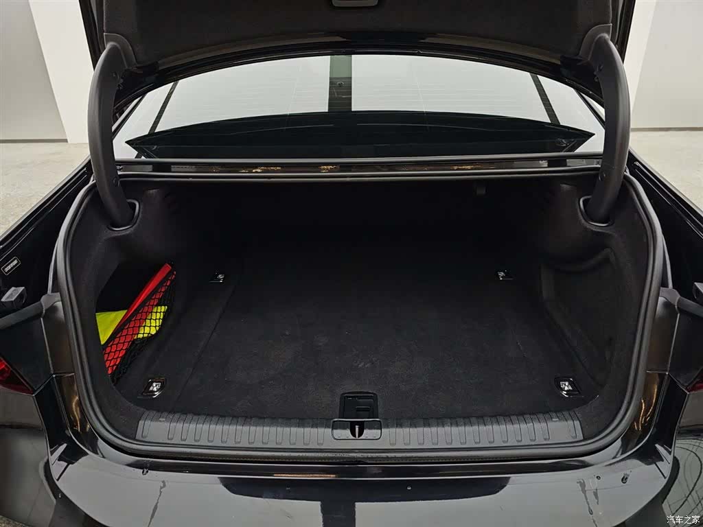 Audi A7L, 2024 12